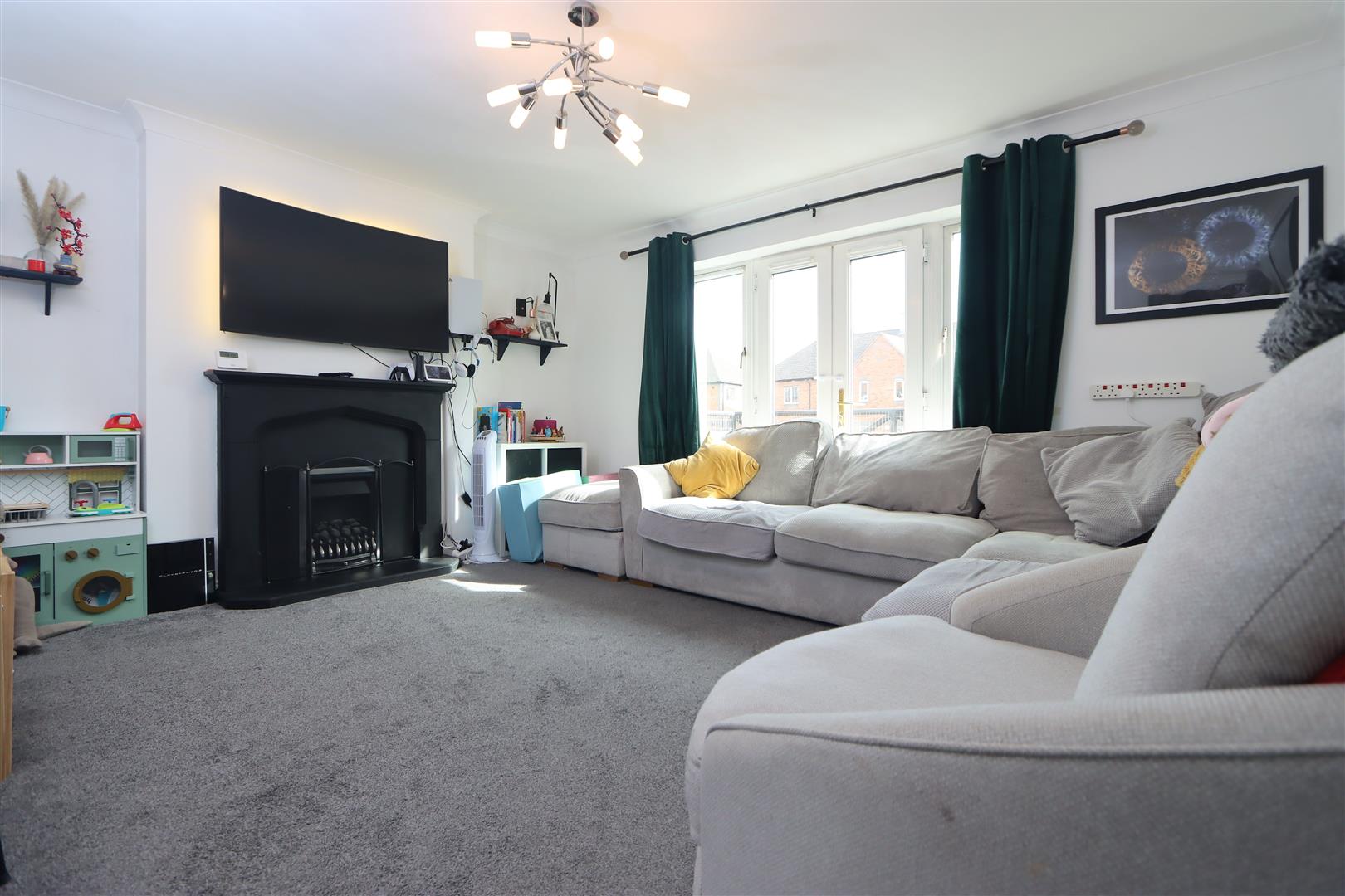 3 bed property in Round Hill Wharf, Kidderminster